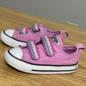 Girls Velcro pink converse